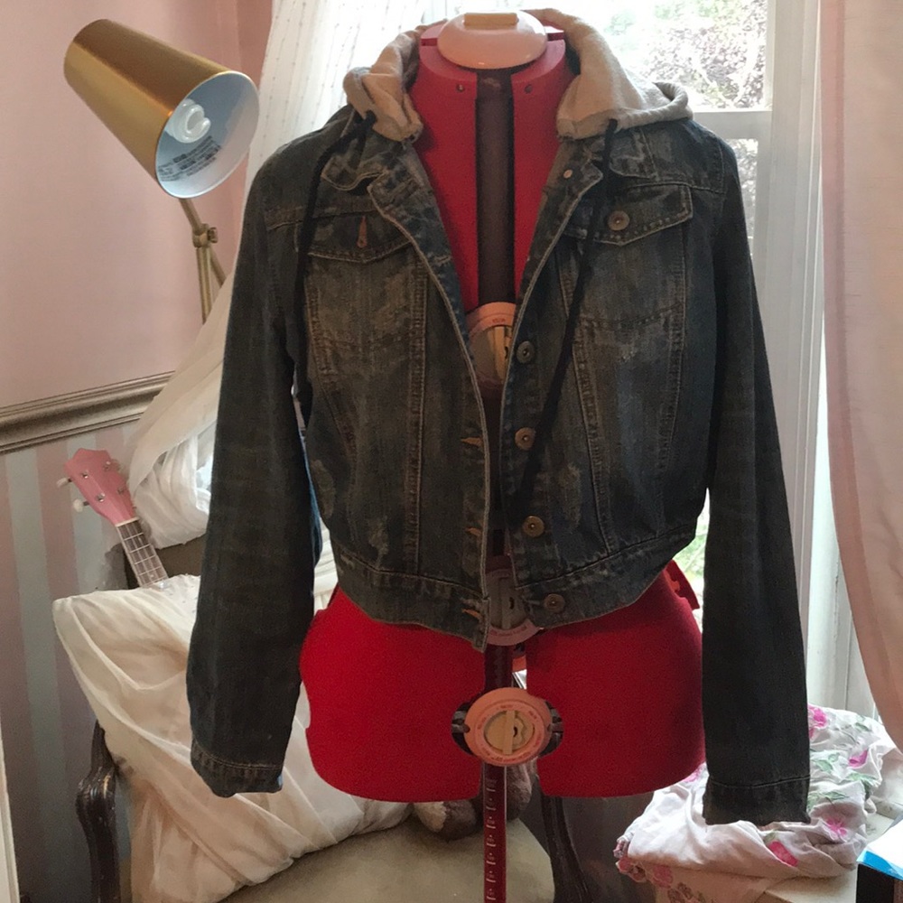 Cropped hooded denim jacket